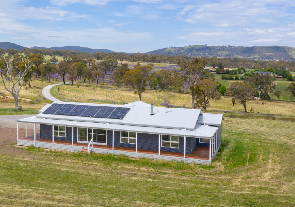 An energy efficient Solar home by Manor