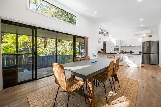 Sunny room with windows and skylights 